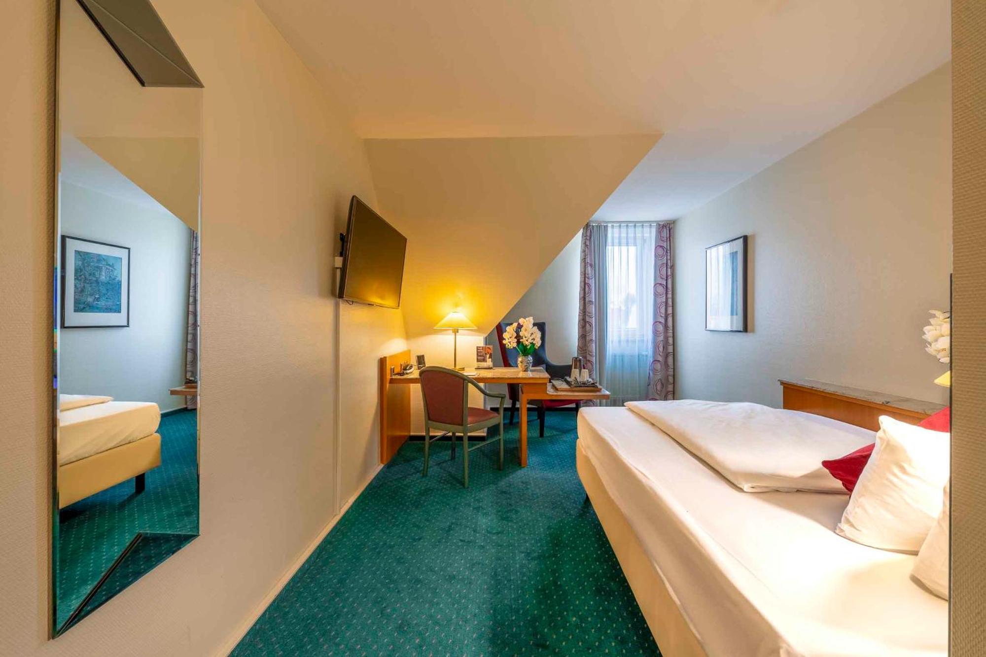 Plaza Inn Blankenburg Ditzingen, Sure Hotel Collection Екстериор снимка